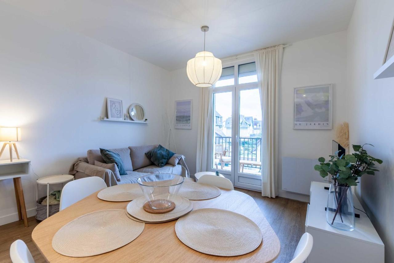 2-Bedroom Apartment With Balcony Near Hippodrome Довиль Экстерьер фото